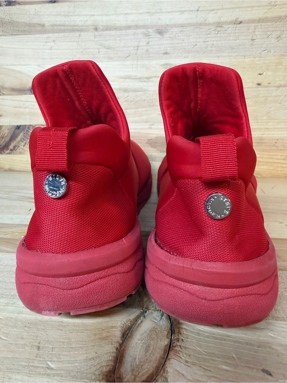 Steve Madden Hueber Slip-On Red Athletic Sneakers Women’s 8.5 - Picture 4 of 7